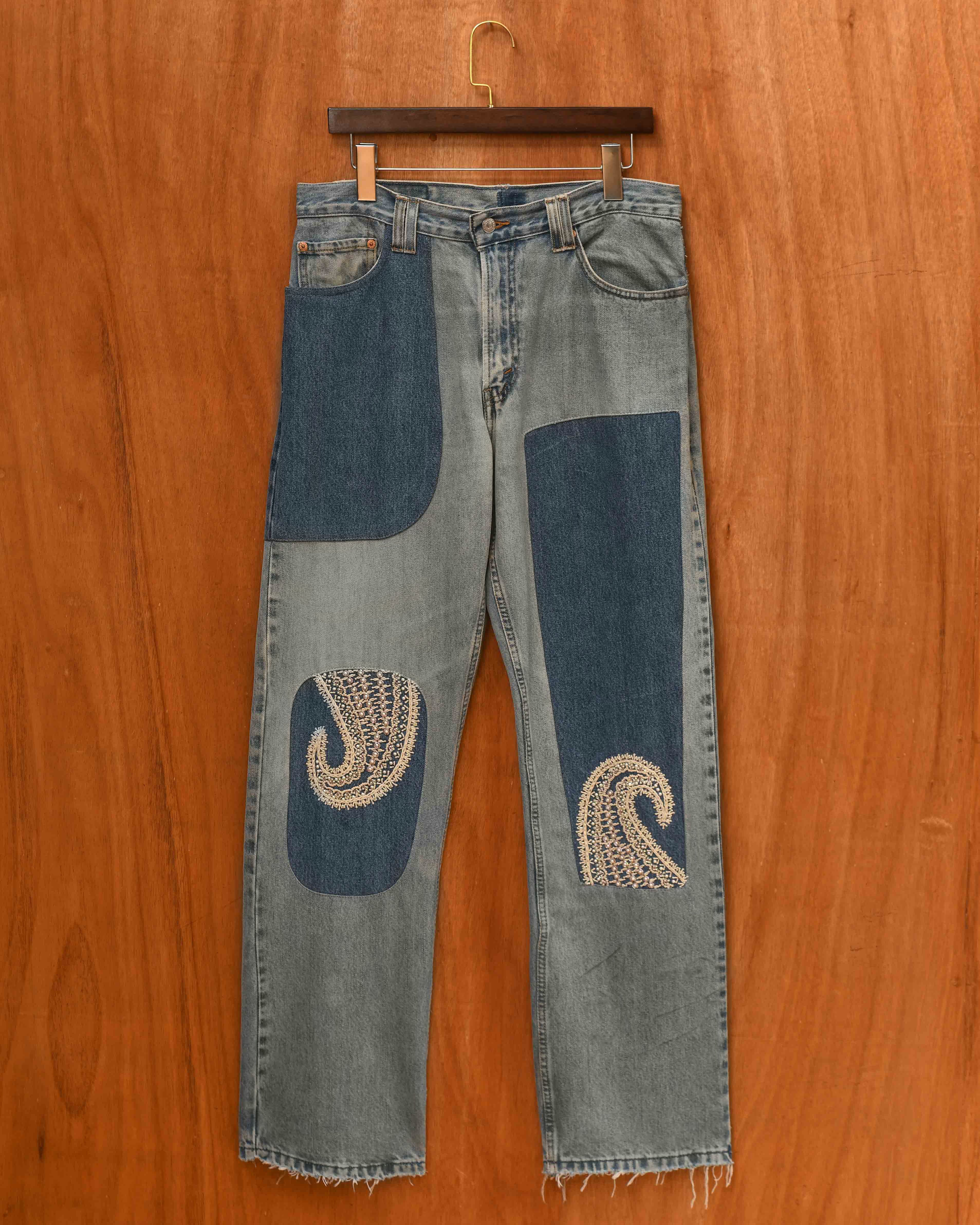 CHIKANKARI JEANS - Image 3