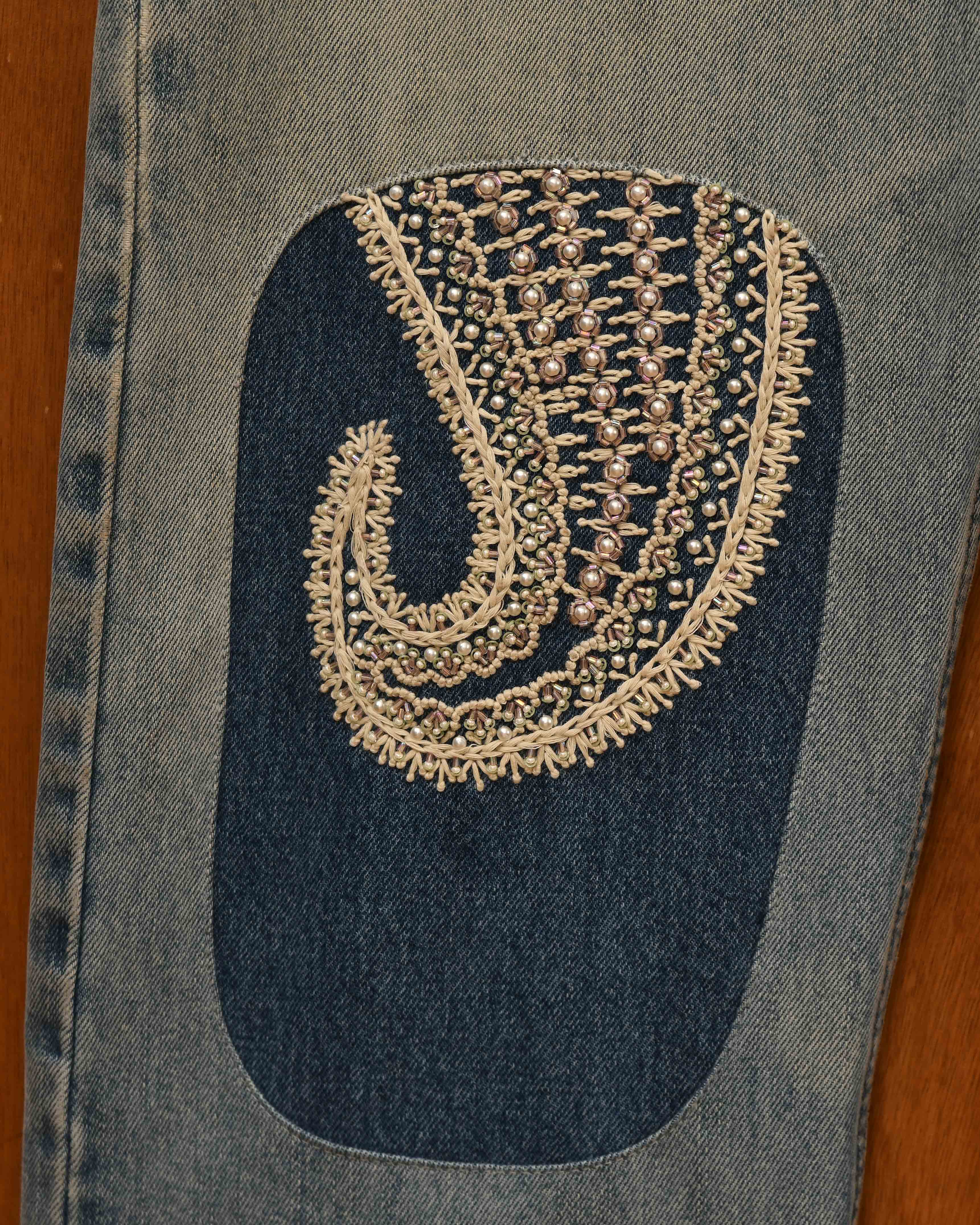 CHIKANKARI JEANS - Image 4